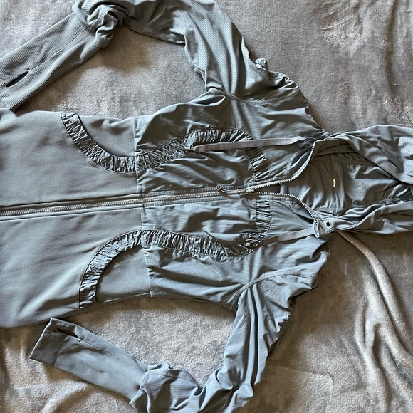 Lululemon zip up slim fit jacket with hood - Picture 2 of 4